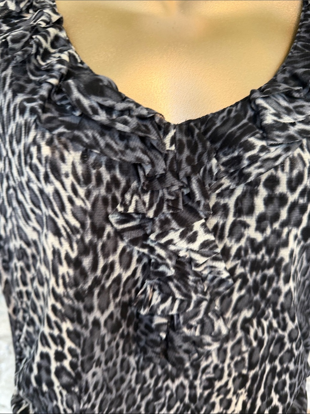 Leopard Print Ruffle V-Neck Top - Picture 3 of 5